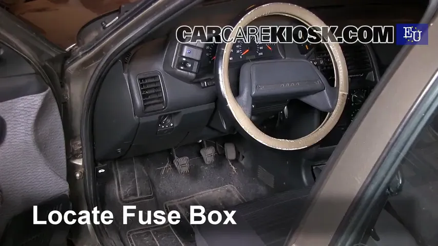 2002 Lada 110 GLI 1.5L 4 Cyl. Fusible (interior)